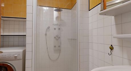 Ensemble immobilier de deux maisons mitoyennes avec terrasses