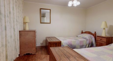 Ensemble immobilier de deux maisons mitoyennes avec terrasses