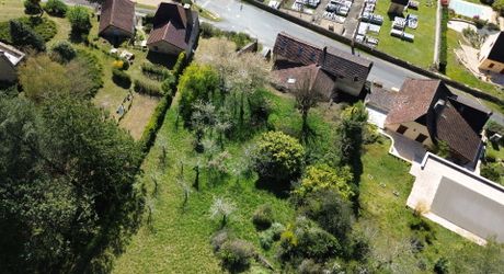 Ensemble immobilier de deux maisons mitoyennes avec terrasses