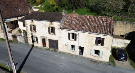Ensemble immobilier de deux maisons mitoyennes avec terrasses