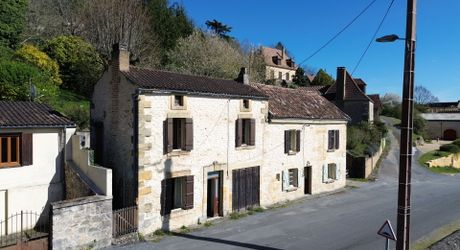 Ensemble immobilier de deux maisons mitoyennes avec terrasses