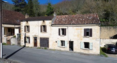 Ensemble immobilier de deux maisons mitoyennes avec terrasses