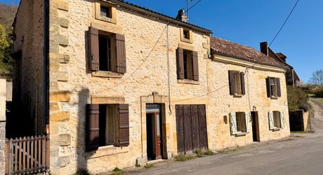 Ensemble immobilier de deux maisons mitoyennes avec terrasses