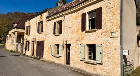 Ensemble immobilier de deux maisons mitoyennes avec terrasses