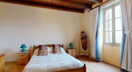 Ensemble immobilier de deux maisons mitoyennes avec terrasses