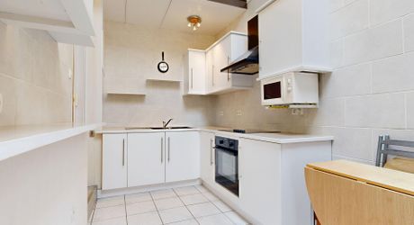 Ensemble immobilier de deux maisons mitoyennes avec terrasses