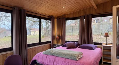 Il était une fois…un domaine secret en Périgord Noir Avec une maison principale, 2 chambres d’hôtes et 2 gîtes, proche des commodités.