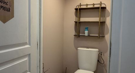 Il était une fois…un domaine secret en Périgord Noir Avec une maison principale, 2 chambres d’hôtes et 2 gîtes, proche des commodités.