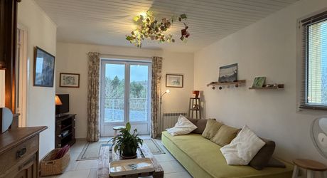 Il était une fois…un domaine secret en Périgord Noir Avec une maison principale, 2 chambres d’hôtes et 2 gîtes, proche des commodités.