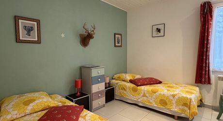 Il était une fois…un domaine secret en Périgord Noir Avec une maison principale, 2 chambres d’hôtes et 2 gîtes, proche des commodités.