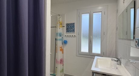 Il était une fois…un domaine secret en Périgord Noir Avec une maison principale, 2 chambres d’hôtes et 2 gîtes, proche des commodités.