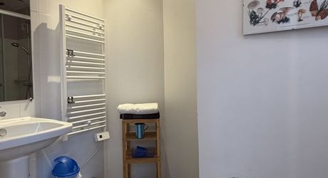 Il était une fois…un domaine secret en Périgord Noir Avec une maison principale, 2 chambres d’hôtes et 2 gîtes, proche des commodités.