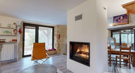 Il était une fois…un domaine secret en Périgord Noir Avec une maison principale, 2 chambres d’hôtes et 2 gîtes, proche des commodités.