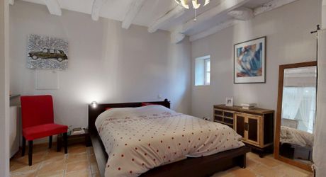 Il était une fois…un domaine secret en Périgord Noir Avec une maison principale, 2 chambres d’hôtes et 2 gîtes, proche des commodités.