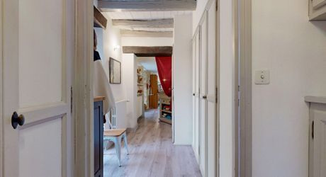 Il était une fois…un domaine secret en Périgord Noir Avec une maison principale, 2 chambres d’hôtes et 2 gîtes, proche des commodités.