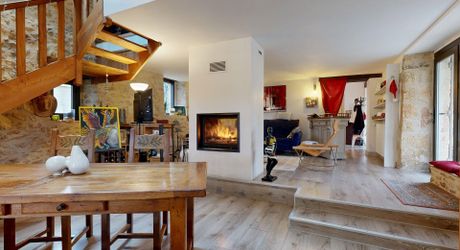 Il était une fois…un domaine secret en Périgord Noir Avec une maison principale, 2 chambres d’hôtes et 2 gîtes, proche des commodités.