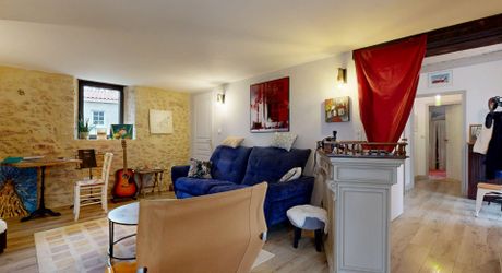 Il était une fois…un domaine secret en Périgord Noir Avec une maison principale, 2 chambres d’hôtes et 2 gîtes, proche des commodités.