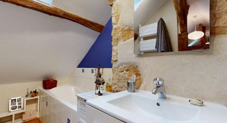 Il était une fois…un domaine secret en Périgord Noir Avec une maison principale, 2 chambres d’hôtes et 2 gîtes, proche des commodités.