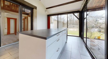 Il était une fois…un domaine secret en Périgord Noir Avec une maison principale, 2 chambres d’hôtes et 2 gîtes, proche des commodités.