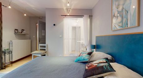 Il était une fois…un domaine secret en Périgord Noir Avec une maison principale, 2 chambres d’hôtes et 2 gîtes, proche des commodités.