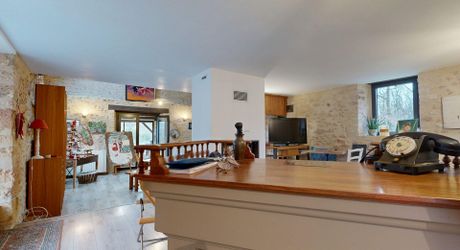 Il était une fois…un domaine secret en Périgord Noir Avec une maison principale, 2 chambres d’hôtes et 2 gîtes, proche des commodités.