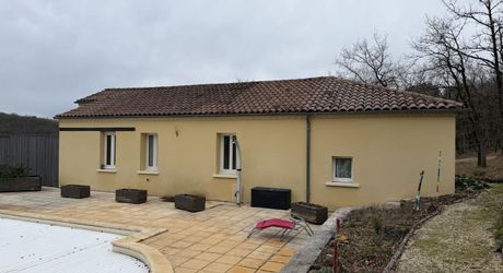 Il était une fois…un domaine secret en Périgord Noir Avec une maison principale, 2 chambres d’hôtes et 2 gîtes, proche des commodités.