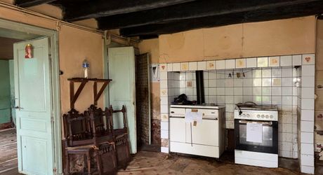 Small farmhouse to restore on over 3 hectares of land.