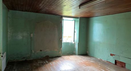 Small farmhouse to restore on over 3 hectares of land.