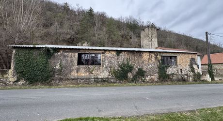 Hangar de plus de 330 m2 idéal pour une activité professionnelle