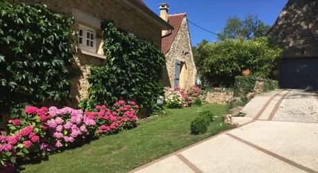 Maison de charme en pierre avec piscine, vue et calme !