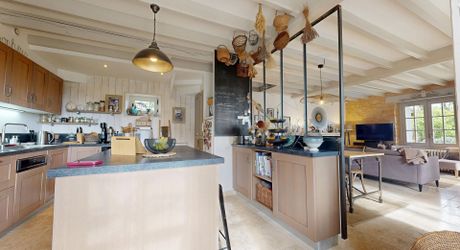 Maison de charme en pierre avec piscine, vue et calme !