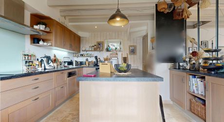 Maison de charme en pierre avec piscine, vue et calme !