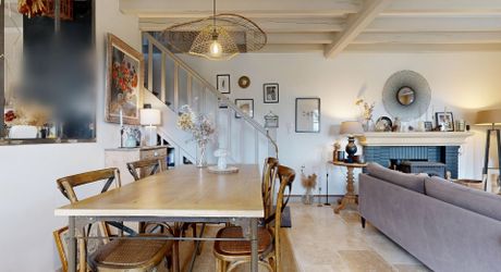 Maison de charme en pierre avec piscine, vue et calme !