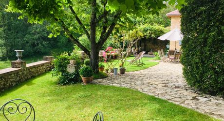 Maison de charme en pierre avec piscine, vue et calme !