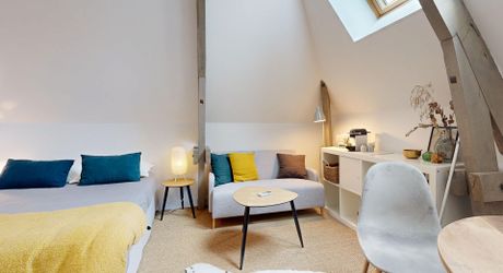 Maison de charme en pierre avec piscine, vue et calme !