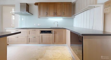 Maison de charme en pierre avec piscine, vue et calme !