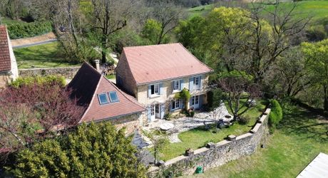Maison de charme en pierre avec piscine, vue et calme !