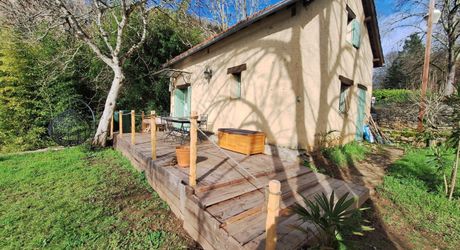Cocon romantique avec jacuzzi au bord de la Dordogne