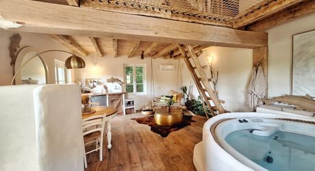 Cocon romantique avec jacuzzi au bord de la Dordogne