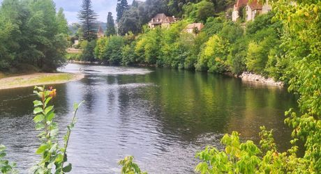Cocon romantique avec jacuzzi au bord de la Dordogne