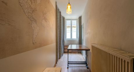 Maison en pierres rénovée 118 m2 avec jardinet, proche des commerces et du Marché du Bugue