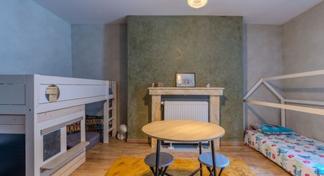 Maison en pierres rénovée 118 m2 avec jardinet, proche des commerces et du Marché du Bugue