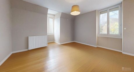 Propriété  avec deux gites,  une maison principale et deux piscines