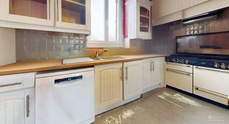 Propriété  avec deux gites,  une maison principale et deux piscines