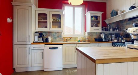 Propriété  avec deux gites,  une maison principale et deux piscines