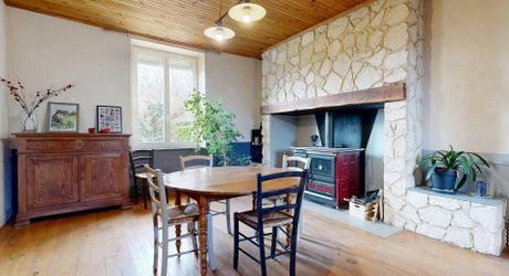 Propriété  avec deux gites,  une maison principale et deux piscines