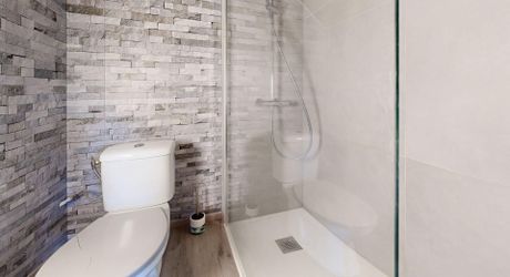 Propriété  avec deux gites,  une maison principale et deux piscines