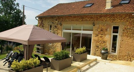 Propriété  avec deux gites,  une maison principale et deux piscines