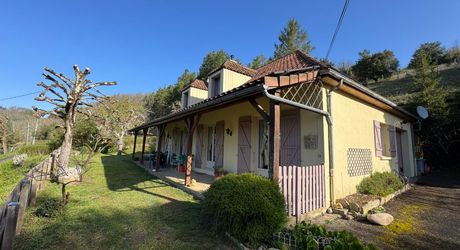 Maison de caractère : le calme de la campagne à 5 minutes des commodités.
