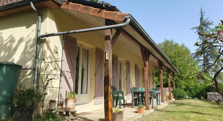 Maison de caractère : le calme de la campagne à 5 minutes des commodités.